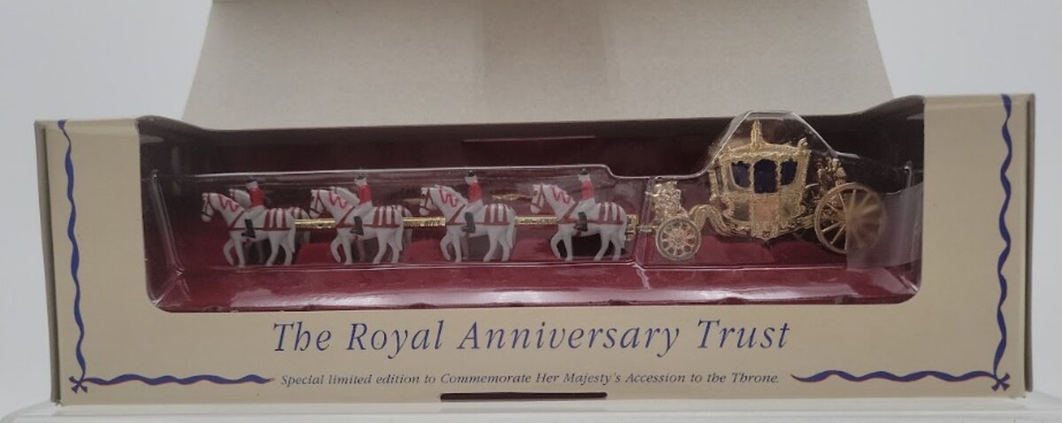 Matchbox YY66 Her Majesty's Gold State Coach The Royal 40th Anniversary