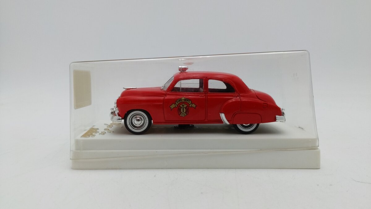Solido 4518 1:43 Scale Age D'Or Red Chevrolet Pompier Die Cast In Plastic Case EX/Box
