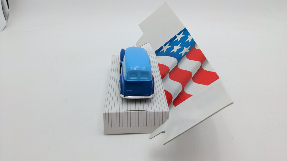 Ertl 02825 1:43 Scale Deli Supply 1950 Chevy Panel Truck Classic Diecast LN/Box