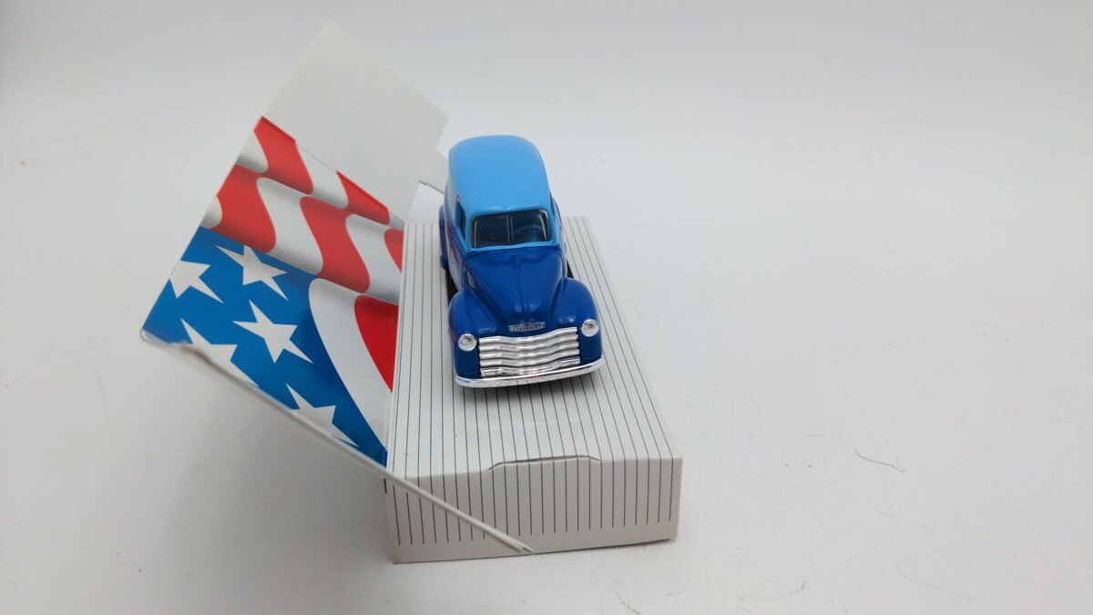 Ertl 02825 1:43 Scale Deli Supply 1950 Chevy Panel Truck Classic Diecast LN/Box