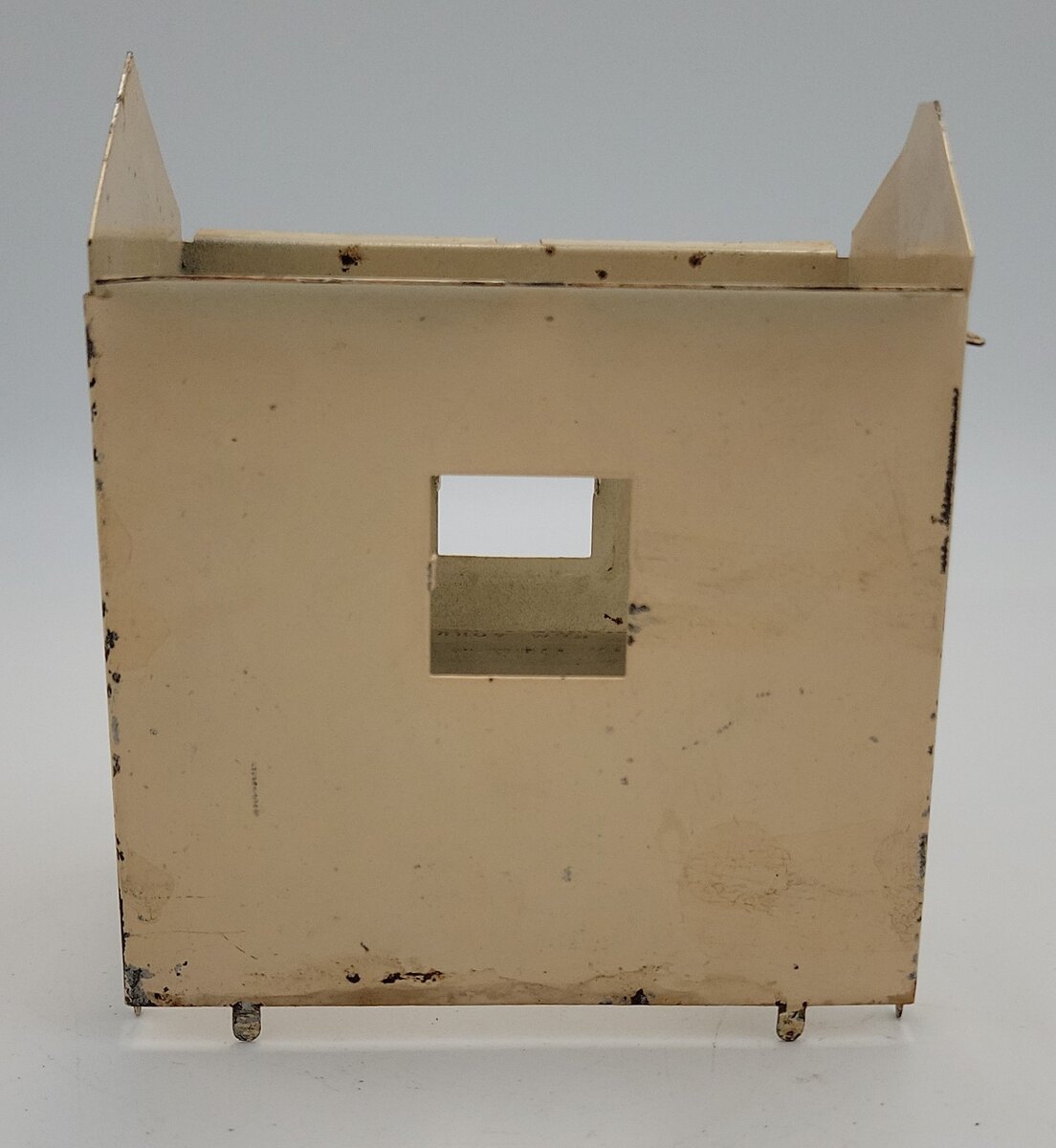 Lionel 45-2 O Gauge Metal Automatic Gateman Shed with Tabs