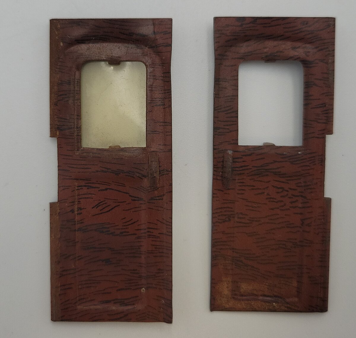 Lionel 309-10 O Gauge Right & Left Hand Wood Grain Hinged Car Doors (Set of 2)