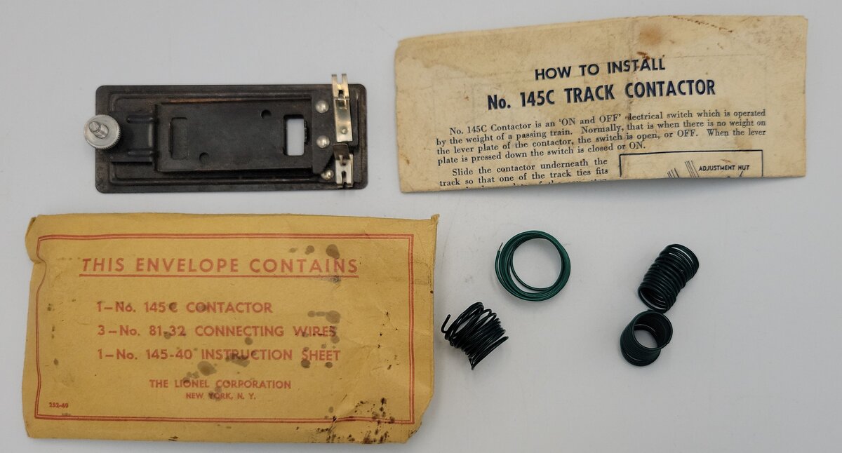 Lionel 252-49 O Gauge Vintage Crossing Gate Accessory Red Letter Envelope