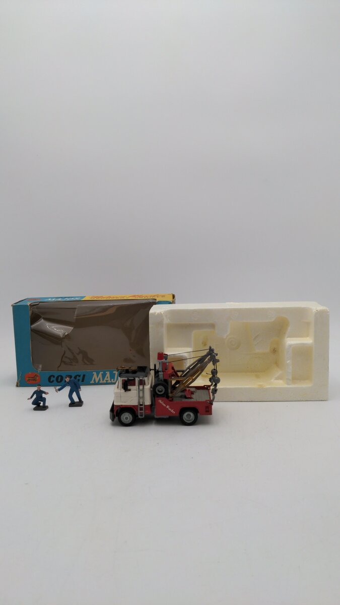 Corgi 1142 1:43 Scale Holmes Wrecker Recovery Ford Tilt Cab With Box & 2 Figures EX/Box