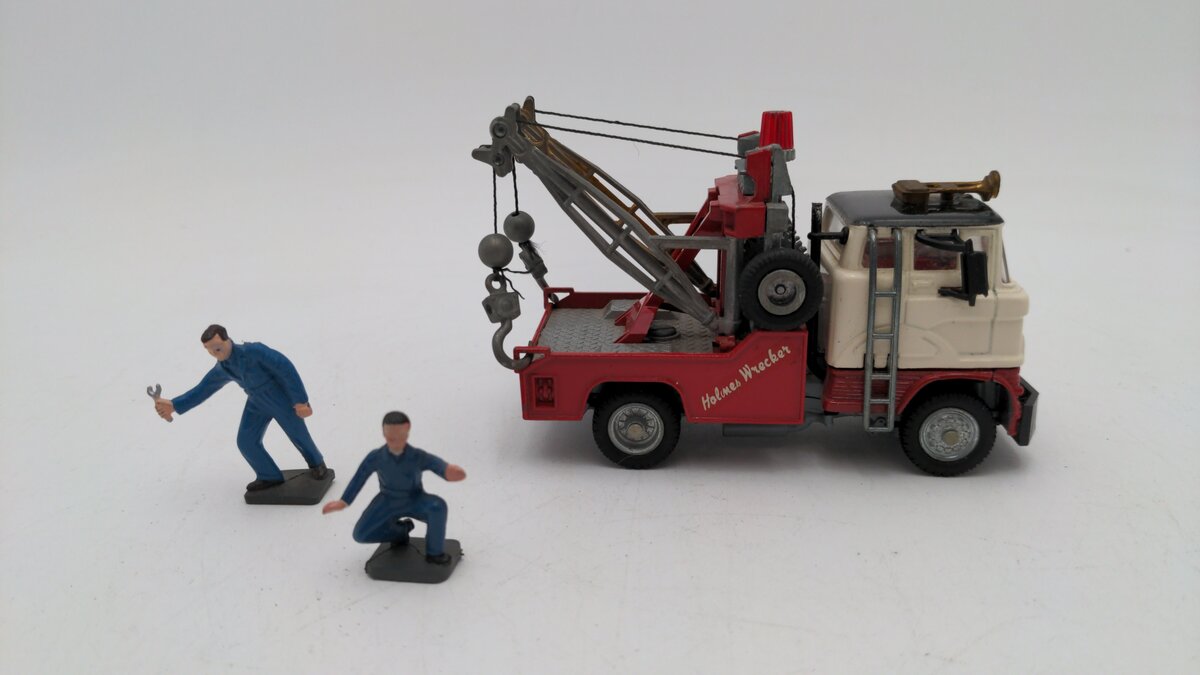 Corgi 1142 1:43 Scale Holmes Wrecker Recovery Ford Tilt Cab With Box & 2 Figures EX/Box