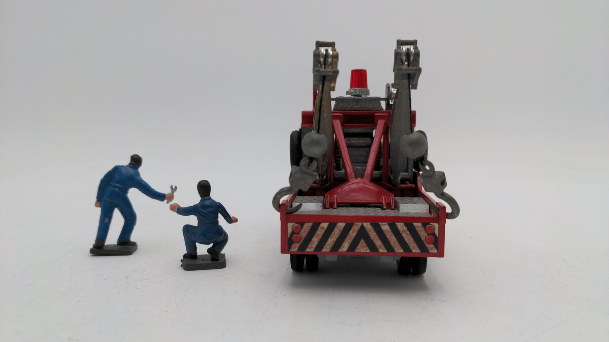Corgi 1142 1:43 Scale Holmes Wrecker Recovery Ford Tilt Cab With Box & 2 Figures EX/Box