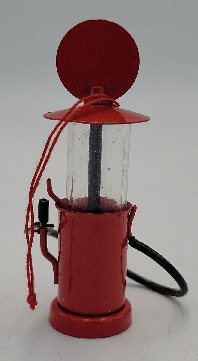 Acme 1151-25 HO Scale Red and White Santa's Best Christmas in Vermont Gas Pump