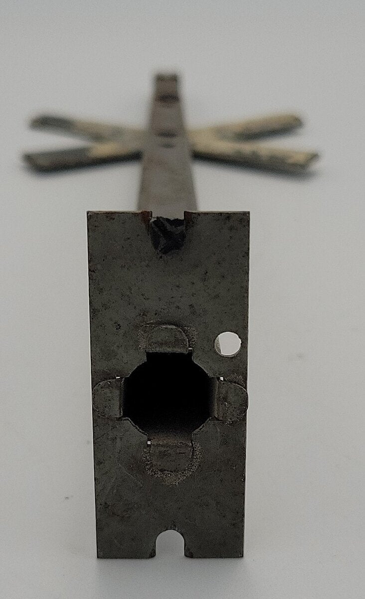 Lionel 154-7 O Gauge Highway Signal Post Assembly & Metal Railroad Crossing Sign
