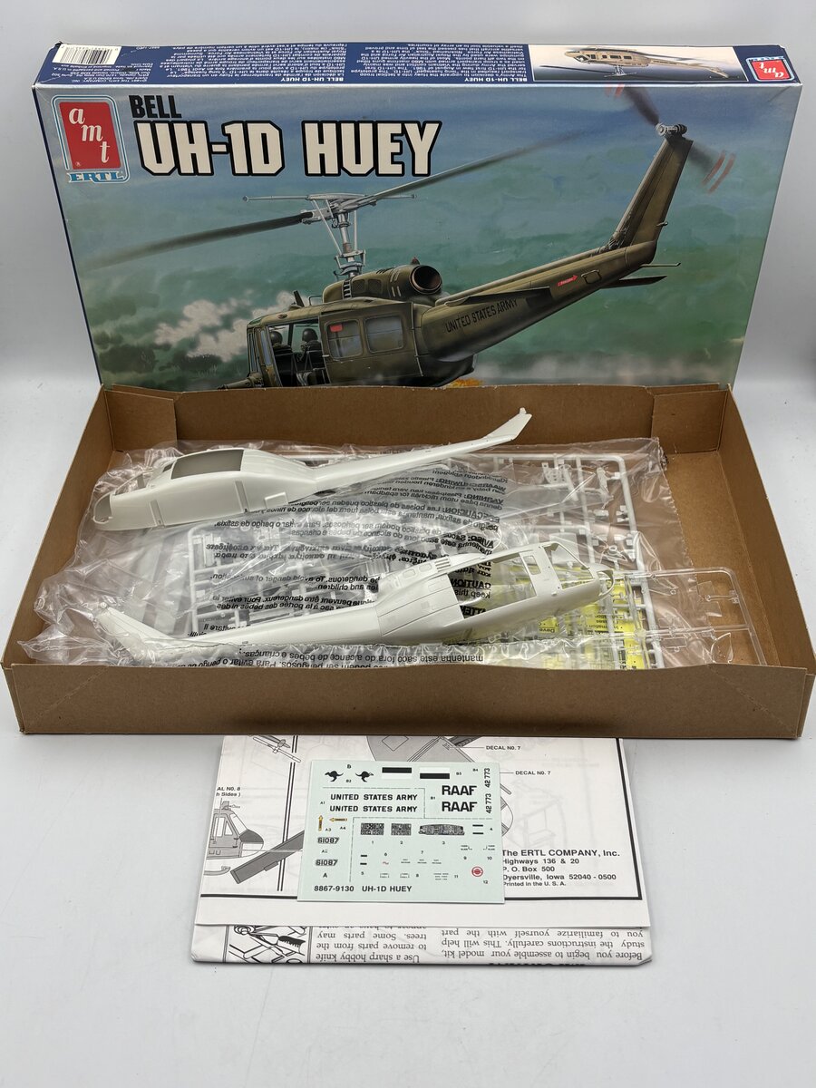AMT 8867 1:48 Bell UH-1D Huey Kit