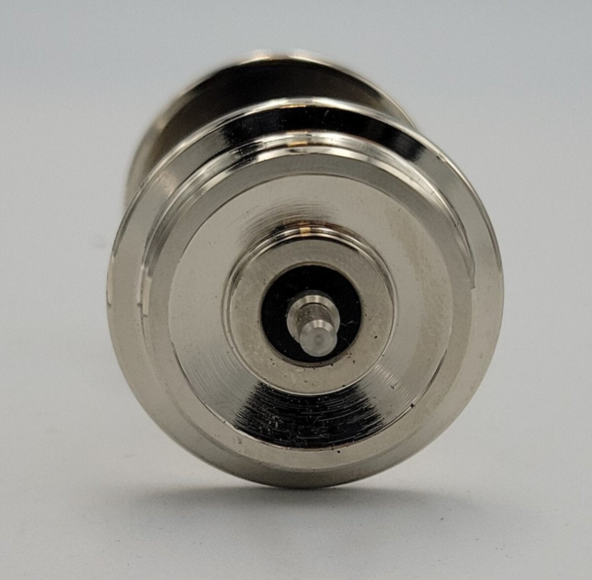 USA Trains R2094-2 G Scale Silver Metal Wheel Set with Silver Axle (Set of 2)