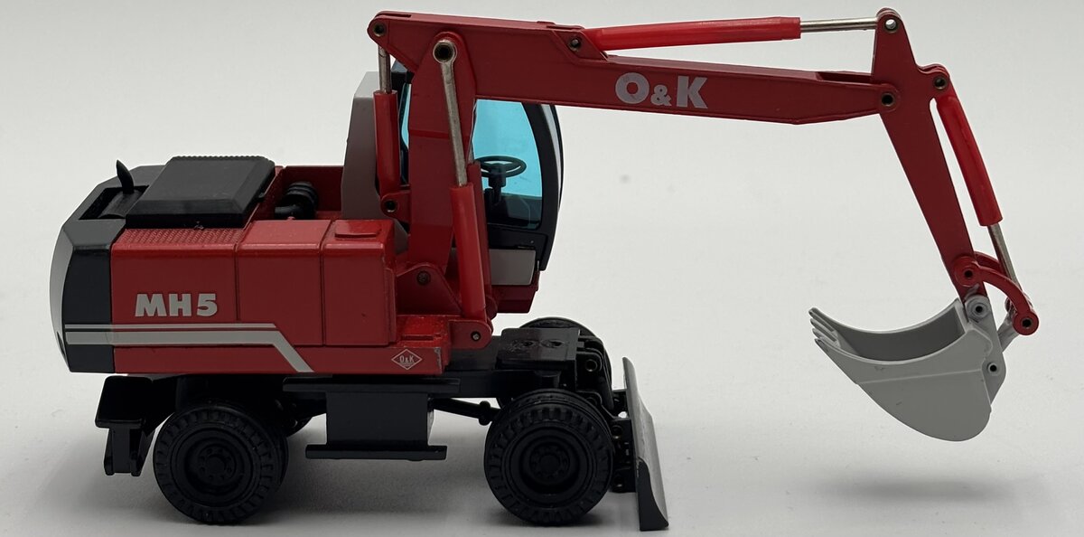 NZG 492 1:50 O&K MH5 Wheeled Excavator