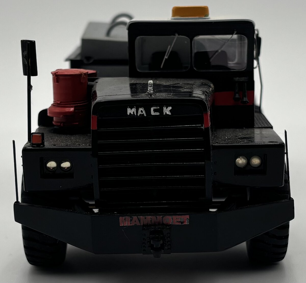 Miniatur Models 50071 1:50 Mack M-45 Heavy Tractor Mammoet