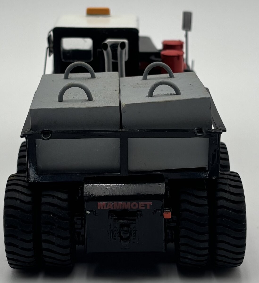 Miniatur Models 50071 1:50 Mack M-45 Heavy Tractor Mammoet
