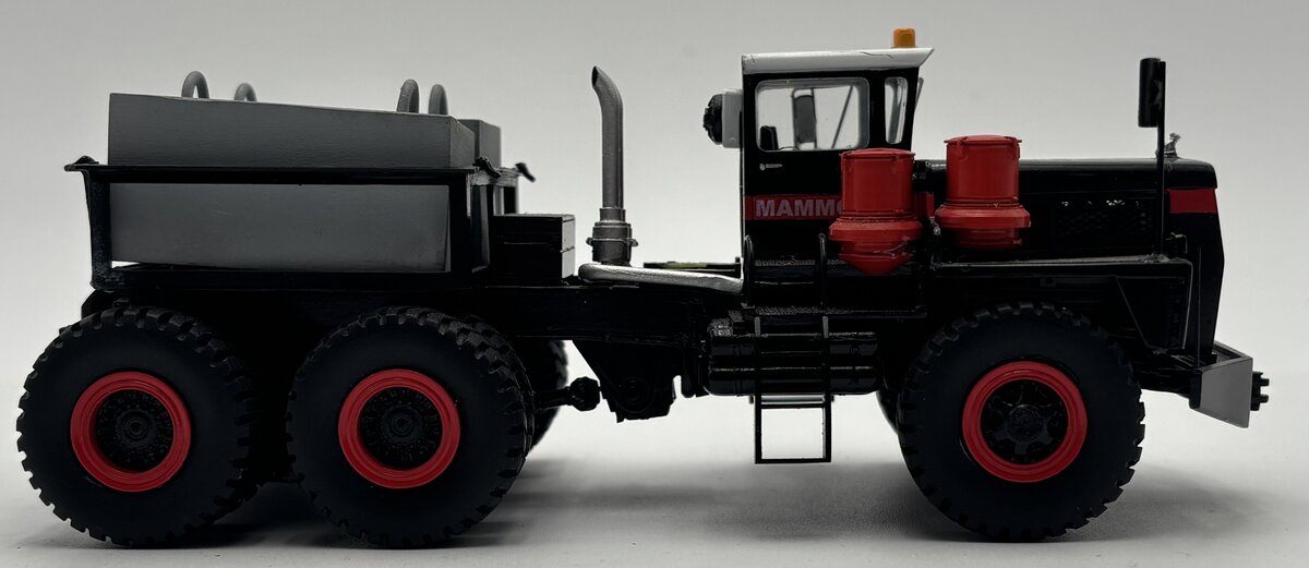 Miniatur Models 50071 1:50 Mack M-45 Heavy Tractor Mammoet