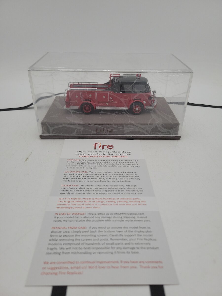 Fire Replicas FR057-7 1:50 Scale Chicago Fire Department 1952 Autocar Squad 7 LN/Box