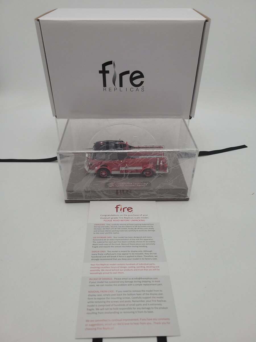 Fire Replicas FR057-7 1:50 Scale Chicago Fire Department 1952 Autocar Squad 7 LN/Box
