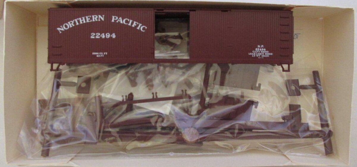 Walthers 932-2268 40' DS Wood Box W/ARE Steel Ends Northern Pacific Kit