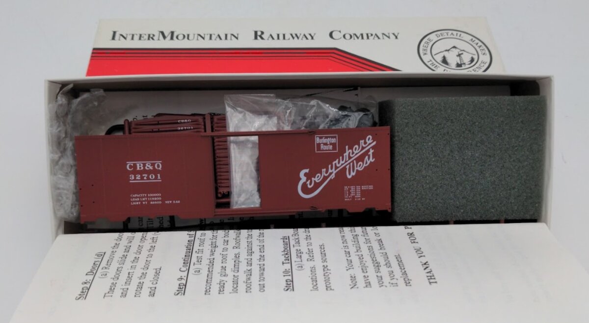 InterMountain 40802-06 10' 6" High AAR Boxcar CB & Q Car # 32701 Kit
