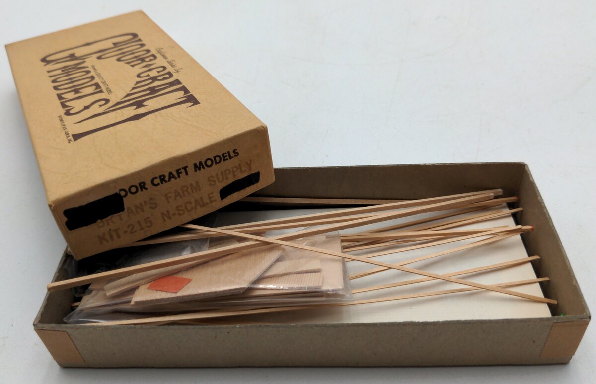 Gloor Craft 215 N Scale Bryan's Farm Supply Kit