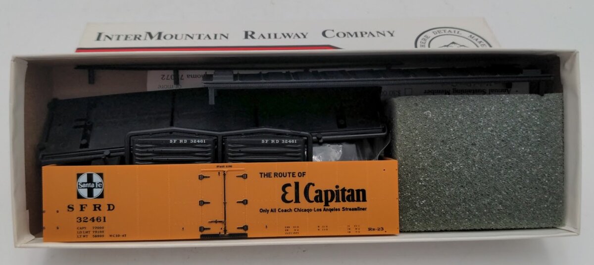 InterMountain 41107-08 HO Scale ATSF Refrigerator El Capitan # 32461 Kit