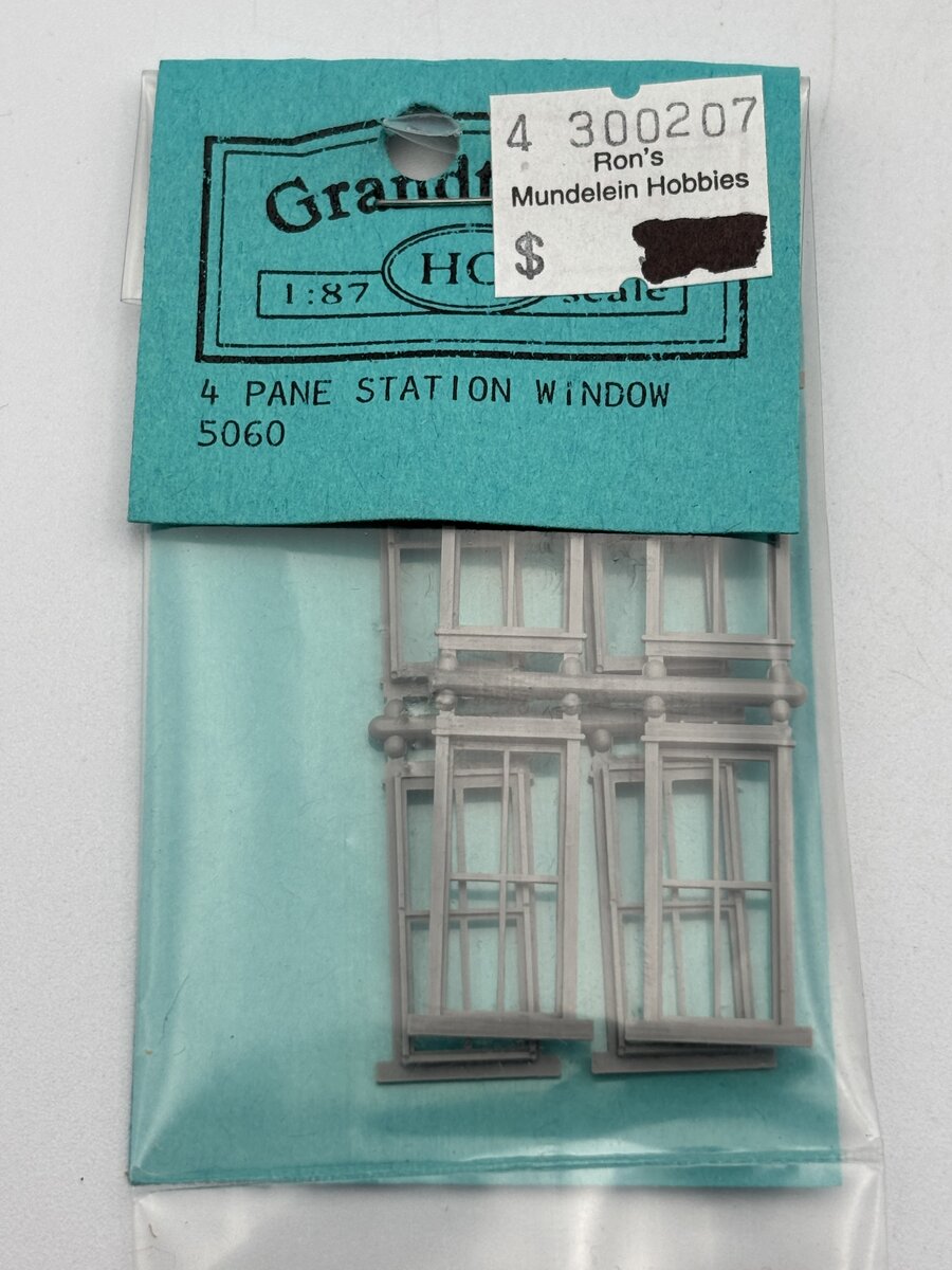 Grandt Line 5060 HO 4 Pane Station Window