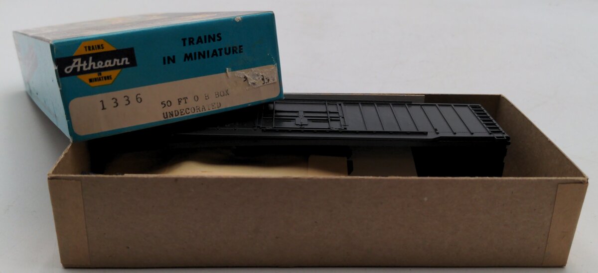 Athearn 1336 HO Scale 50' Outside Braced Box Car Kit Undecorated