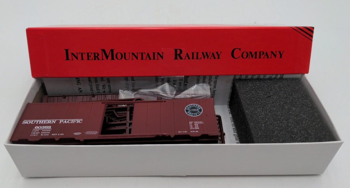 InterMountain 41099 HO Scale Undecorated 12 Panel 40' Boxcar W/6' Doors Kit