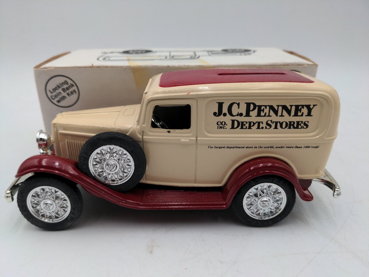 Ertl 2975UO 1/25 Scale 1932 Panel Delivery J.C.Penney Co. Van Bank