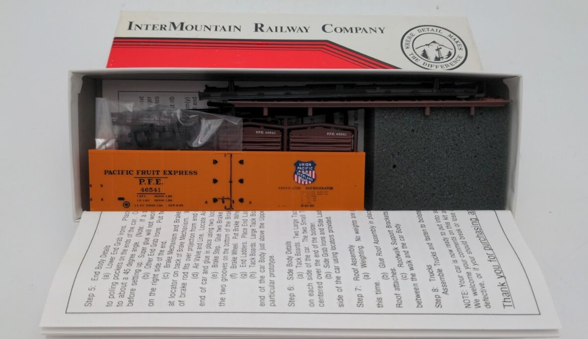 InterMountain 40509-07 HO Scale Steel Sided Ice Bunker PFE Overland Herald Kit