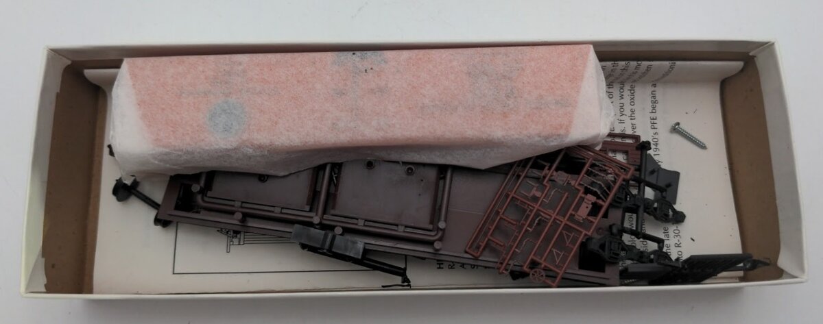 Red Caboose RC-4001-6 HO Scale Refrigerator Car PFE Overland Herald # 25799 Kit