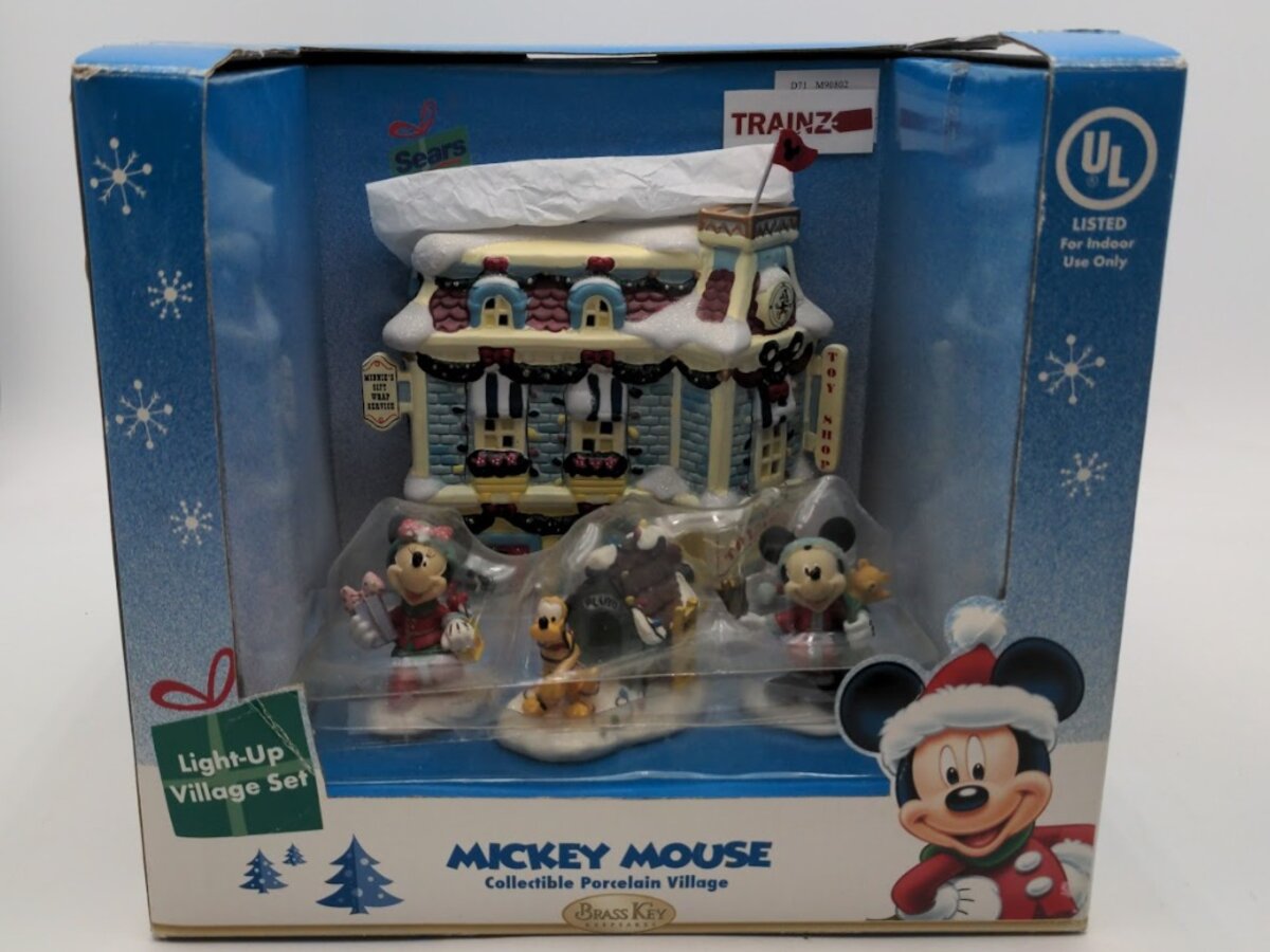 Disney D71 Mickey Mouse Disney LightUp Collectible Porcelain Village W/3 Figures