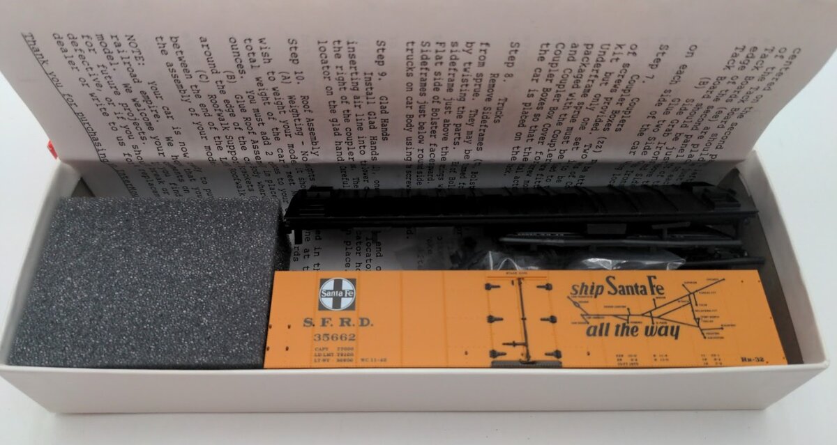 InterMountain 41115-08 HO Scale Santa Fe (Class RR-32) Reefer Car # 35662 Kit