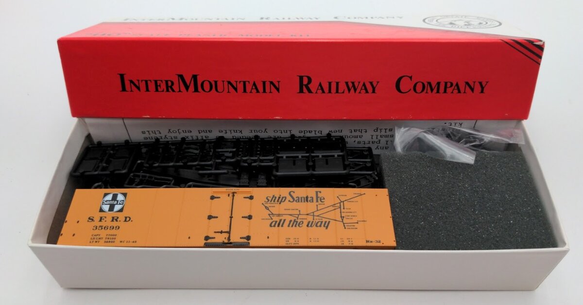 InterMountain 41115-12 Refrigerator Car Santa Fe ‘The Scout’ # 35699 Kit