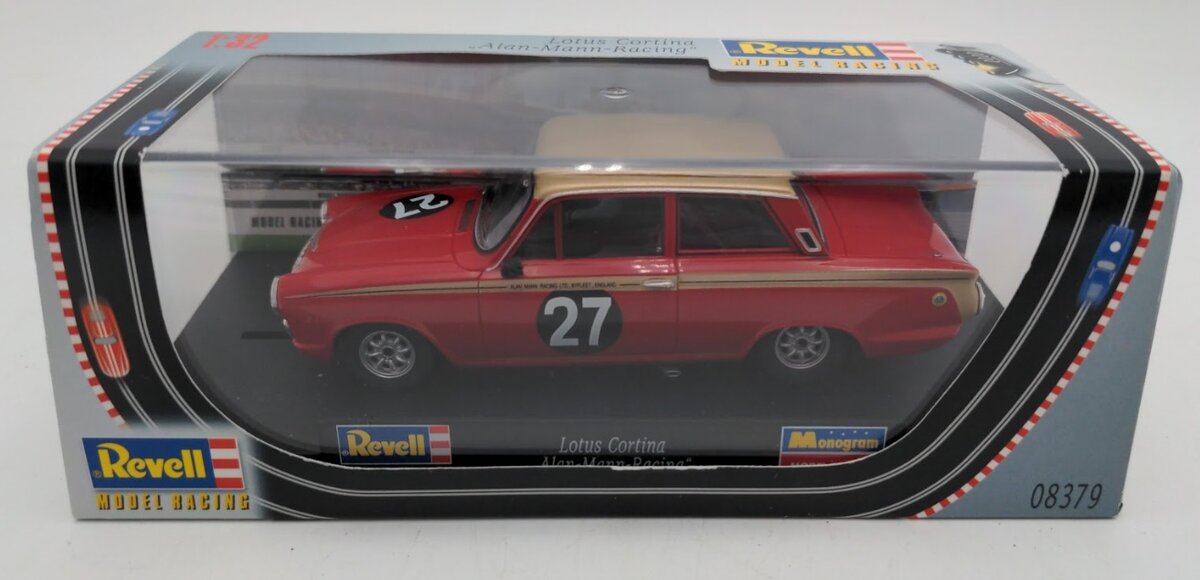 Revell 08379 1:32 Scale Monogram Model Racing Lotus Cortina #27 Alan-Mann-Racing