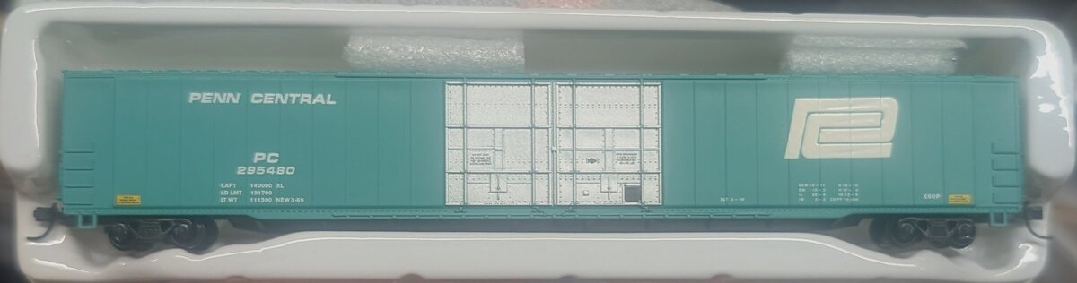 Con-Cor 0001-014662 N Scale Train Penn Central 85' Hi-Cube Box Car