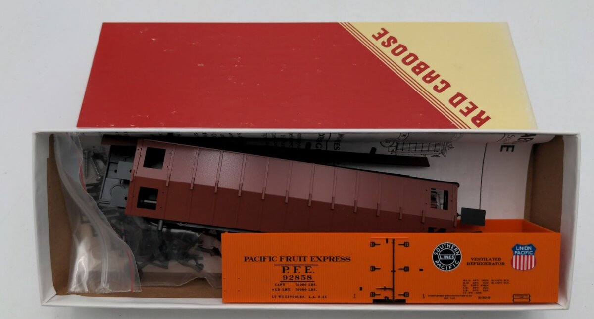 Red Caboose RC-4151-8 HO Scale Pacific Fruit Express Refrigerator Car #92858 Kit