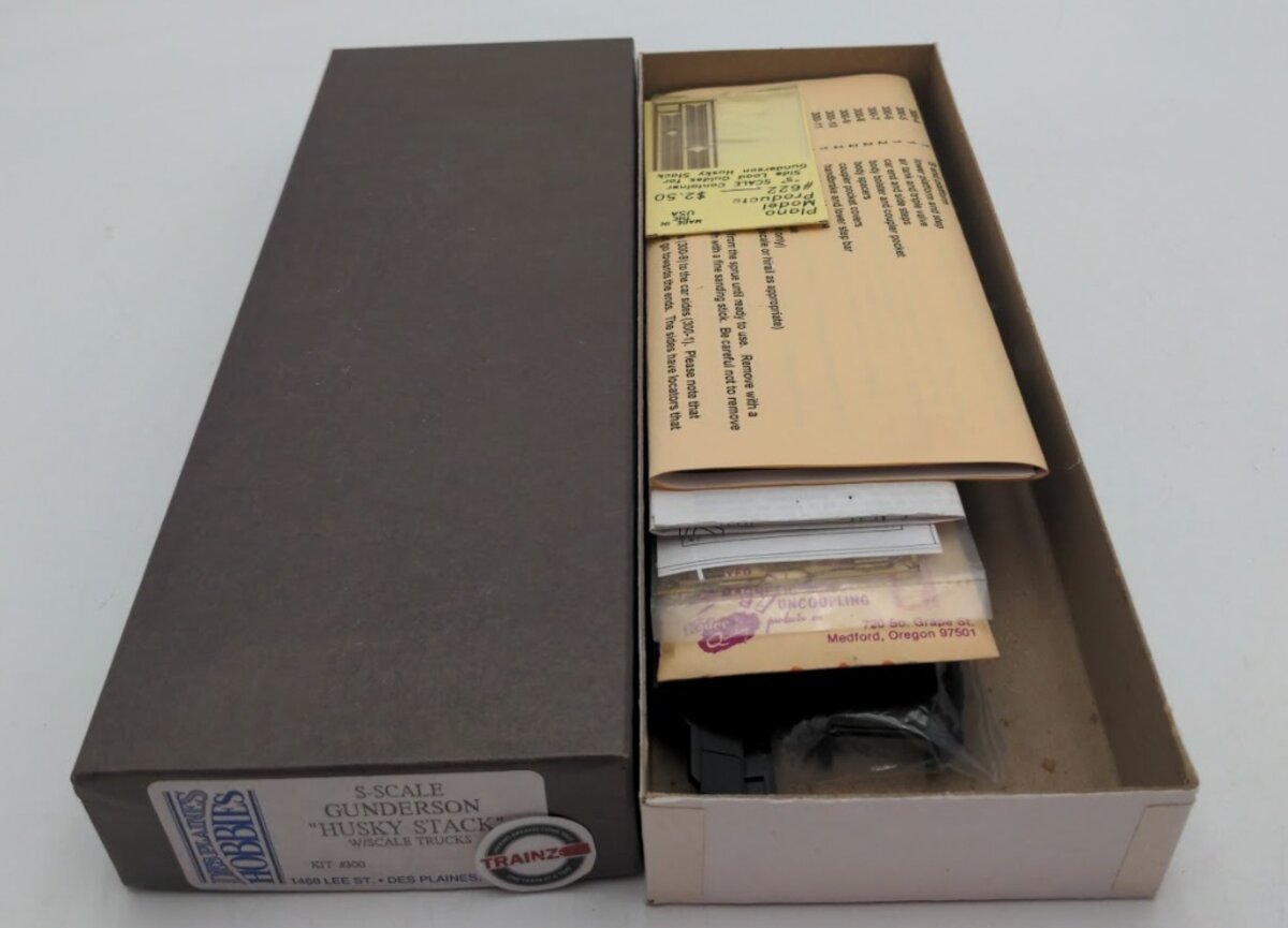 Des Plaines Hobbies 300 SScale Gunderson Husky Stack Car W/Trucks Kit