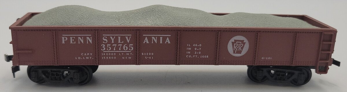AHM 357765 Brown Pennsylvania Gondola Car with Load and Broken Step