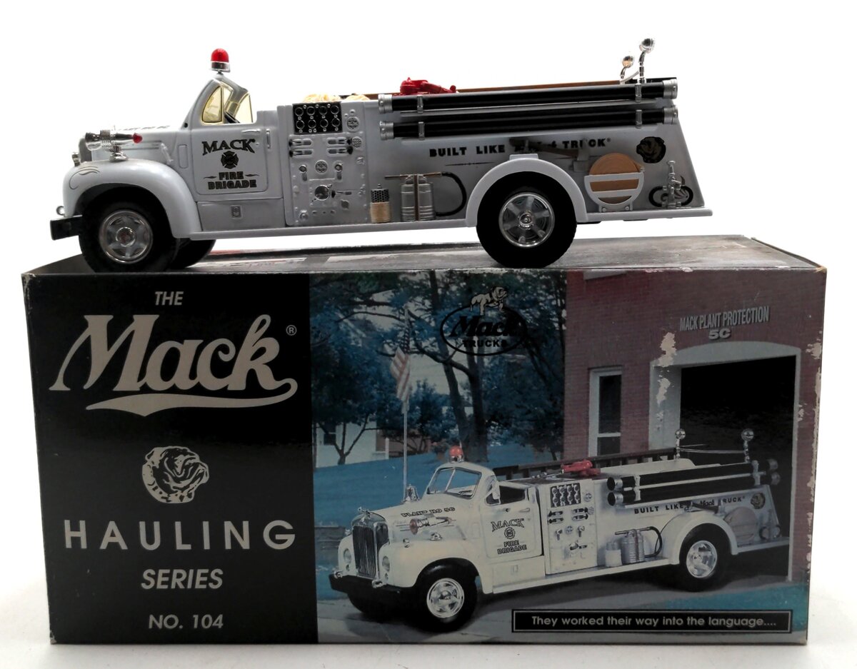 First Gear 104 1960 B-Model Pumper Mack Fire Brigade Truck
