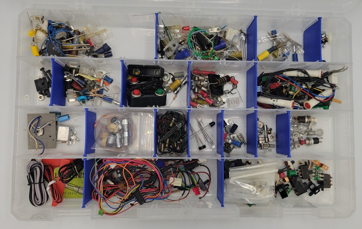 Acme 0417-150 Electronic Parts Assortment Box