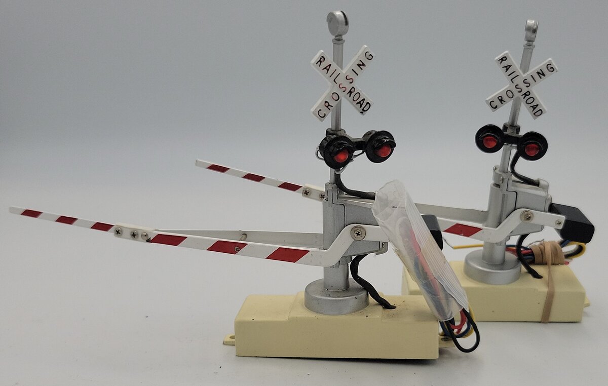 MTH 30-11012 Operating Crossing Gates Signal (Set of 2)
