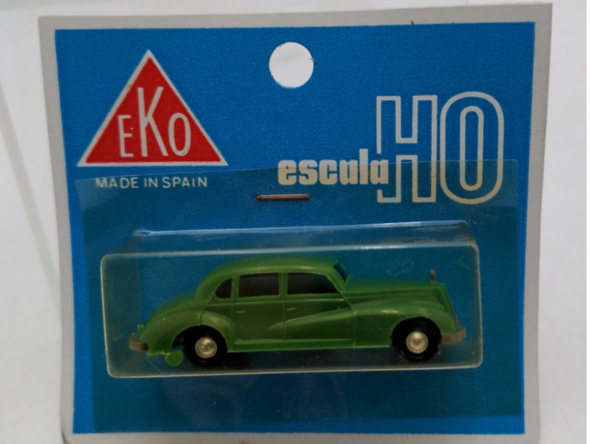 EKO 2003 HO Scale Green Mercedes-Benz 300 Sedan Plastic Car