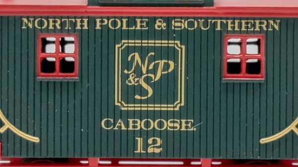 Bachmann 18410 HO North Pole & Southern Old-Time Bobber Caboose #12
