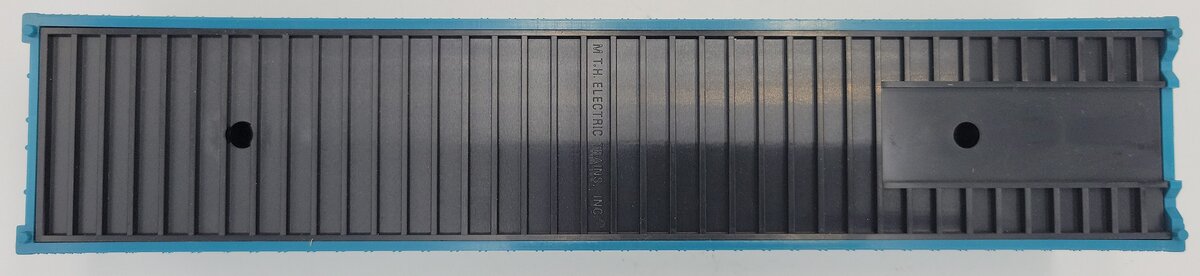 MTH 20-95100 O Gauge Premier 40' Blank Blue/Green Container with Black Floor