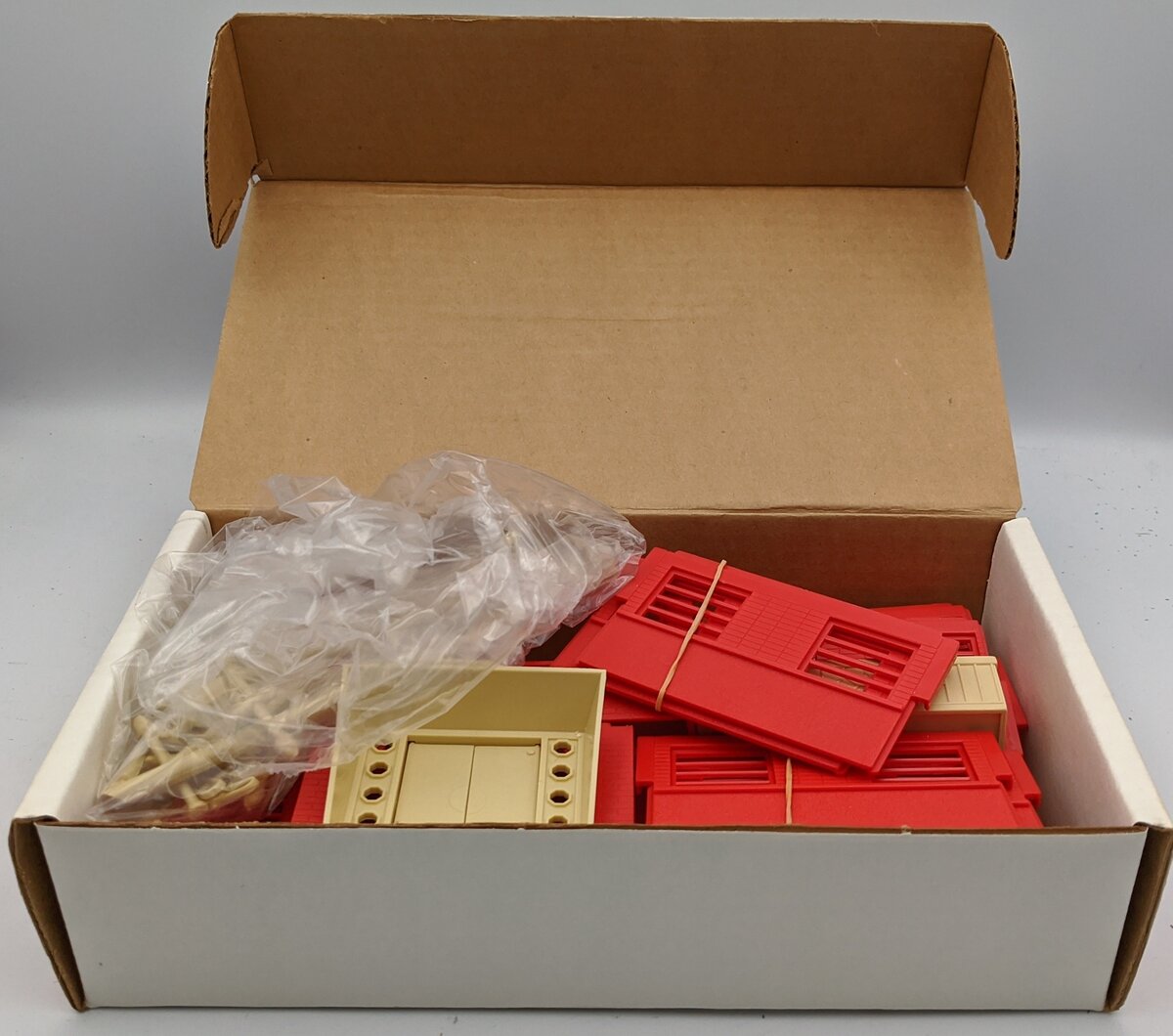 Plasticville 501 O Apartment House Red Building Kit