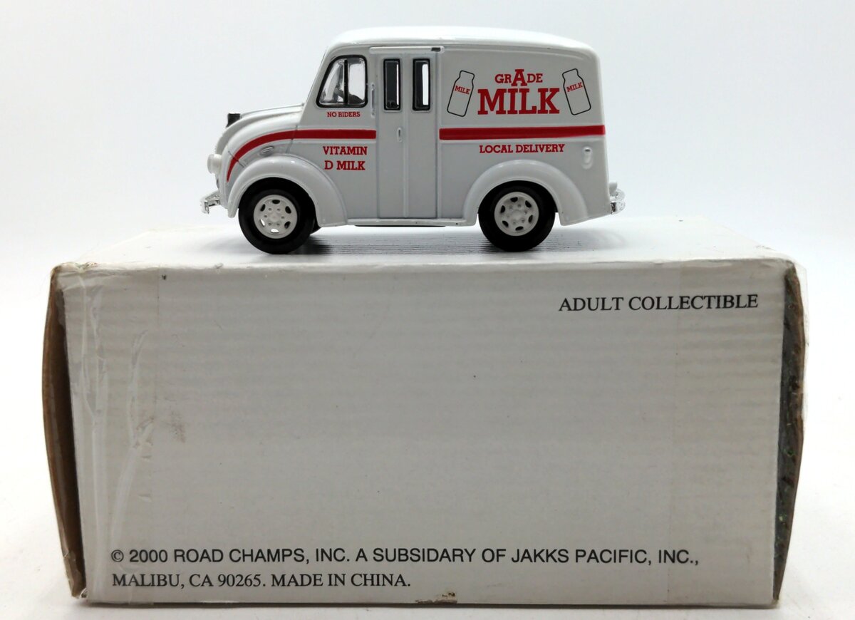 Road Champs 90265 1/43 1950 Divco Delivery Truck "Grade A Milk"