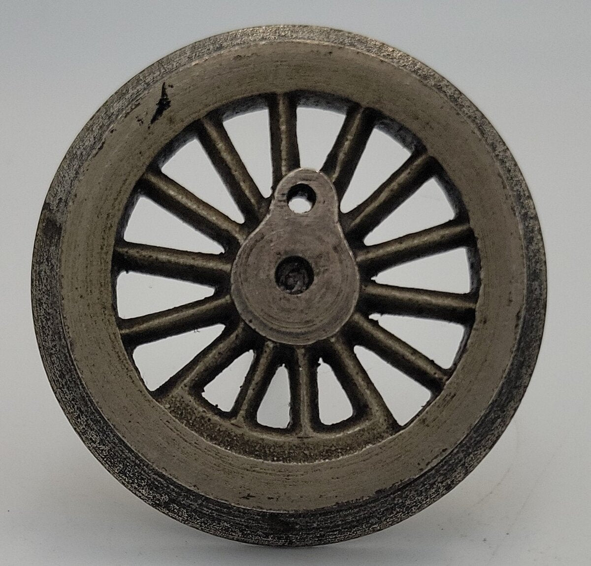 Lionel 5L-40 Standard Gauge Cast Iron Loco Thick Rim Spoked Plain Wheel w/ Axle