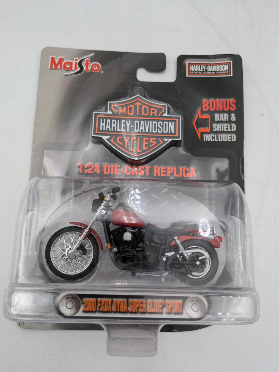 Maisto 1:24 2000 FXDX Dyna Super Glide Sport