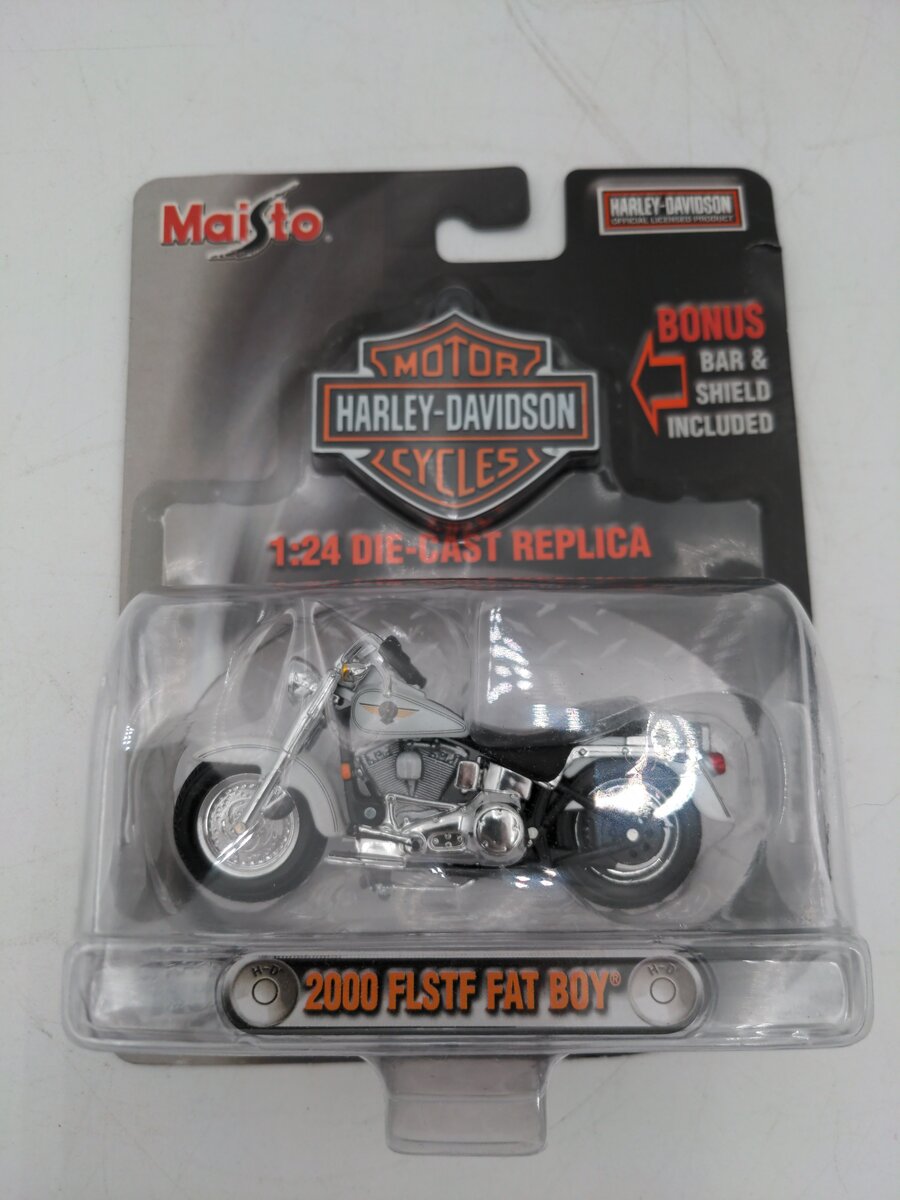 Maisto 1:24 Harley Davidson 2000 FLSTF Fat Boy