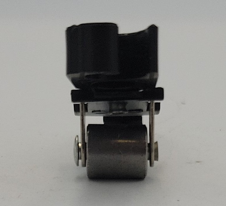 Weaver P709-2 O Gauge Plastic Non-Operating Coupler with Roller Collector